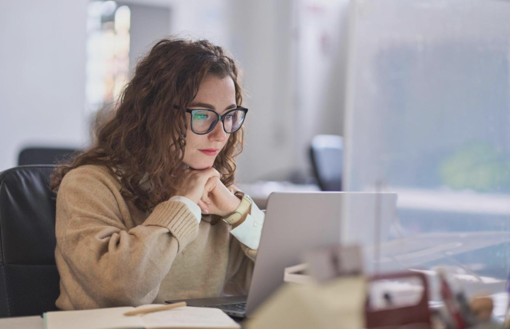 Webinar-Teilnehmer während einer Live-SEO-Schulung